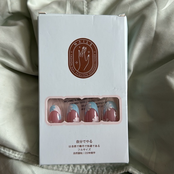 Blue flower press on nails oval shape - Picture 2 of 3